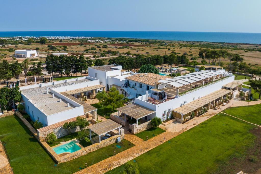 Superior: Masseria Baroni di Montesardo - Puglia