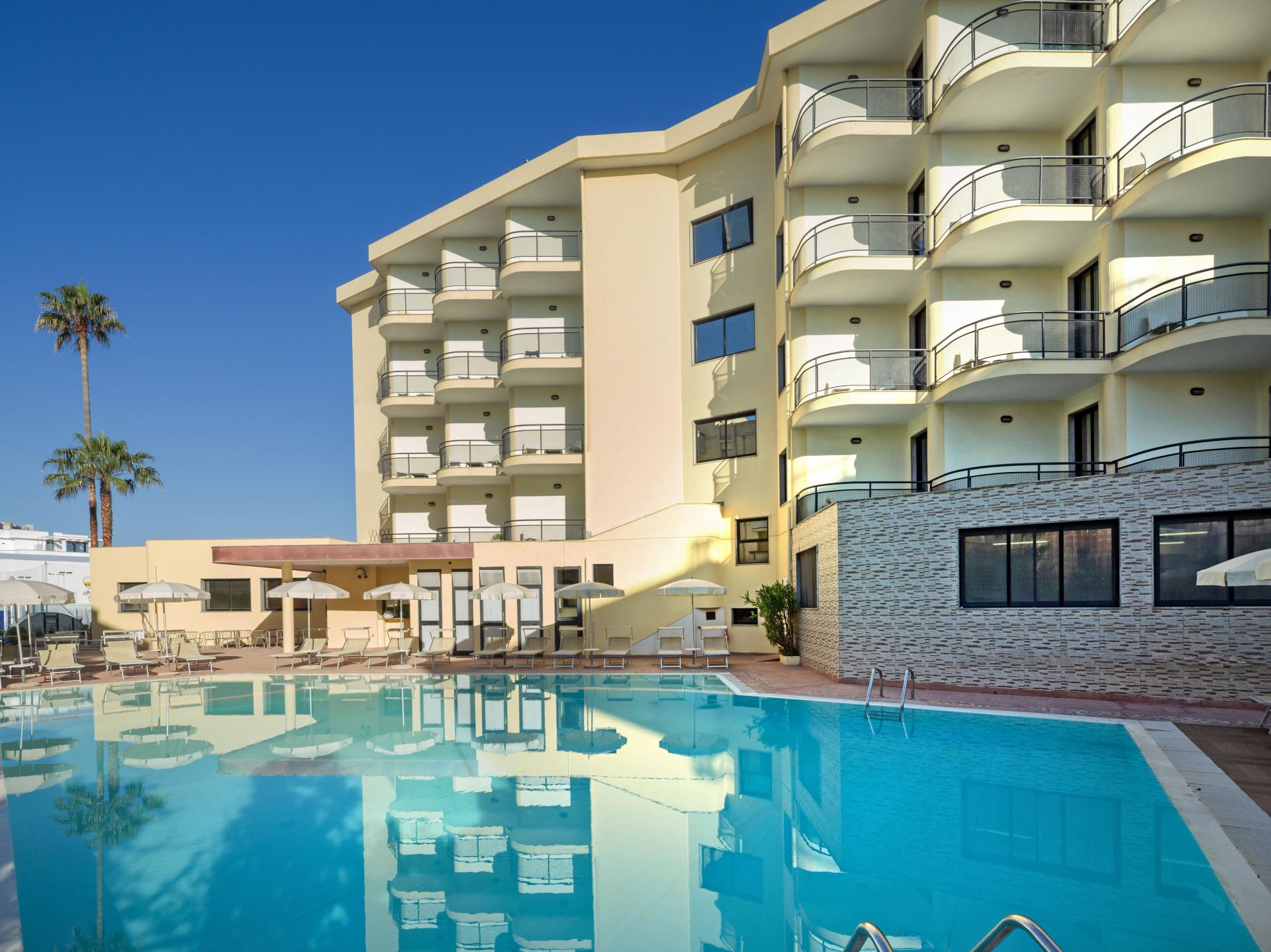 Simple: Rina Hotel - Sardegna